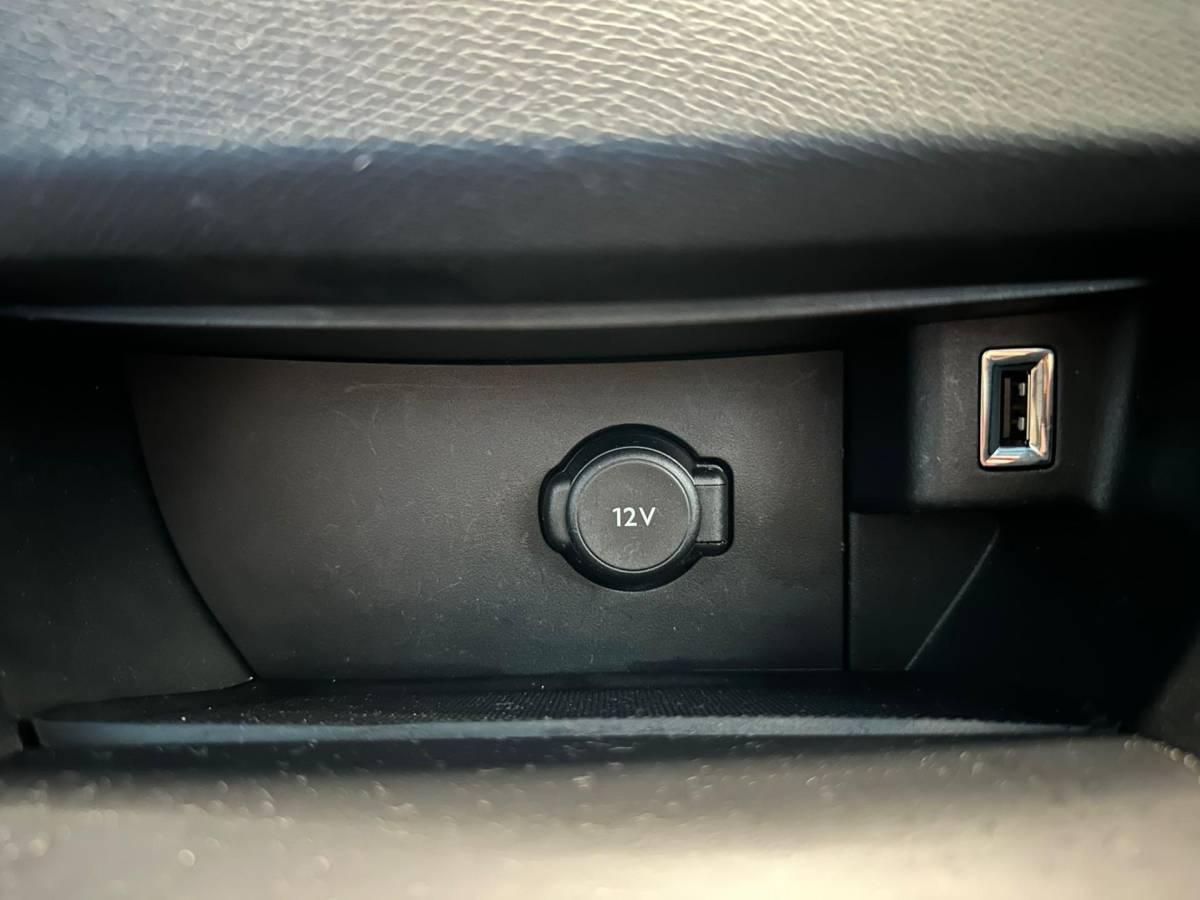 Peugeot 308 Peugeot 308 SW 1.2 PureTech BLUE LEASE PREMIUM|NAVIGATIE|CLIMA AIRCO|ISOFIX|CRUISECONTROL|APPLE CARPLAY+ANDROID|PANORAMADAK|LEER