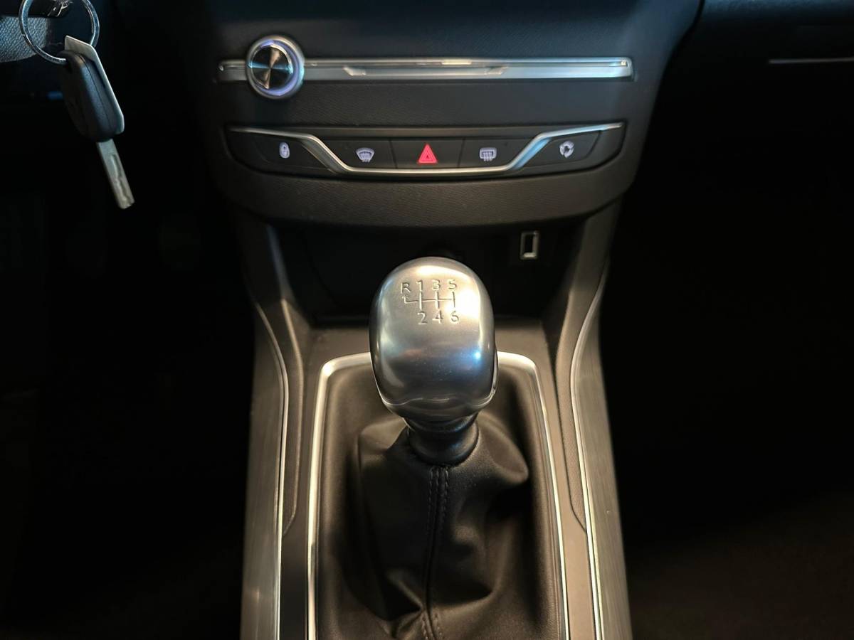 Peugeot 308 Peugeot 308 SW 1.2 PureTech BLUE LEASE PREMIUM|NAVIGATIE|CLIMA AIRCO|ISOFIX|CRUISECONTROL|APPLE CARPLAY+ANDROID|PANORAMADAK|LEER