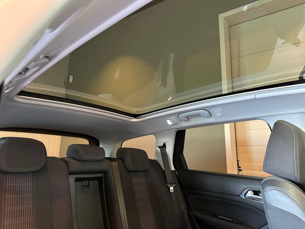 Peugeot 308 Peugeot 308 SW 1.2 PureTech BLUE LEASE PREMIUM|NAVIGATIE|CLIMA AIRCO|ISOFIX|CRUISECONTROL|APPLE CARPLAY+ANDROID|PANORAMADAK|LEER