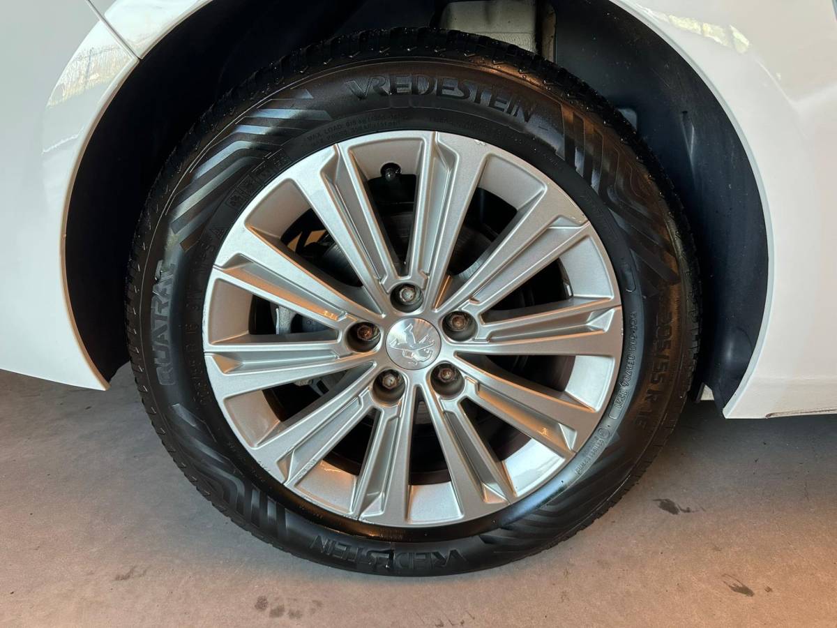 Peugeot 308 Peugeot 308 SW 1.2 PureTech BLUE LEASE PREMIUM|NAVIGATIE|CLIMA AIRCO|ISOFIX|CRUISECONTROL|APPLE CARPLAY+ANDROID|PANORAMADAK|LEER