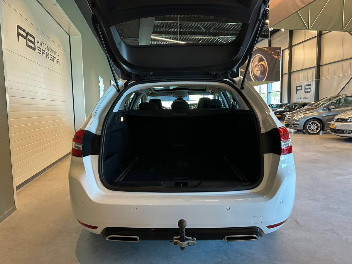 Peugeot 308 Peugeot 308 SW 1.2 PureTech BLUE LEASE PREMIUM|NAVIGATIE|CLIMA AIRCO|ISOFIX|CRUISECONTROL|APPLE CARPLAY+ANDROID|PANORAMADAK|LEER