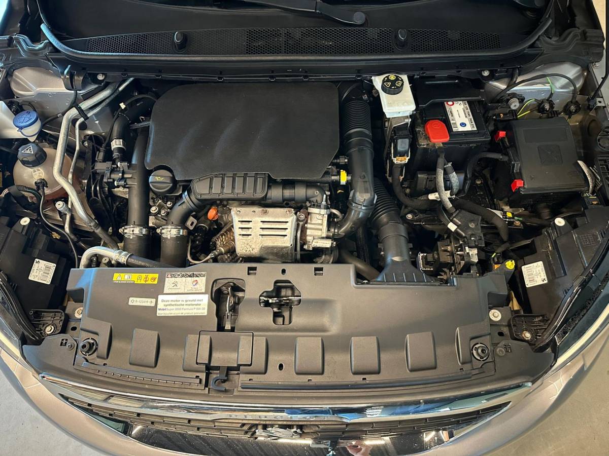 Peugeot 308 Peugeot 308 1.2 PureTech BLUE LEASE EXECUTIVE|CLIMA AIRCO|NAVIGATIE|APPLE CARPLAY+ANDROID|PANORAMADAK|LM-VELG|CRUISECONTROL|ISOFIX