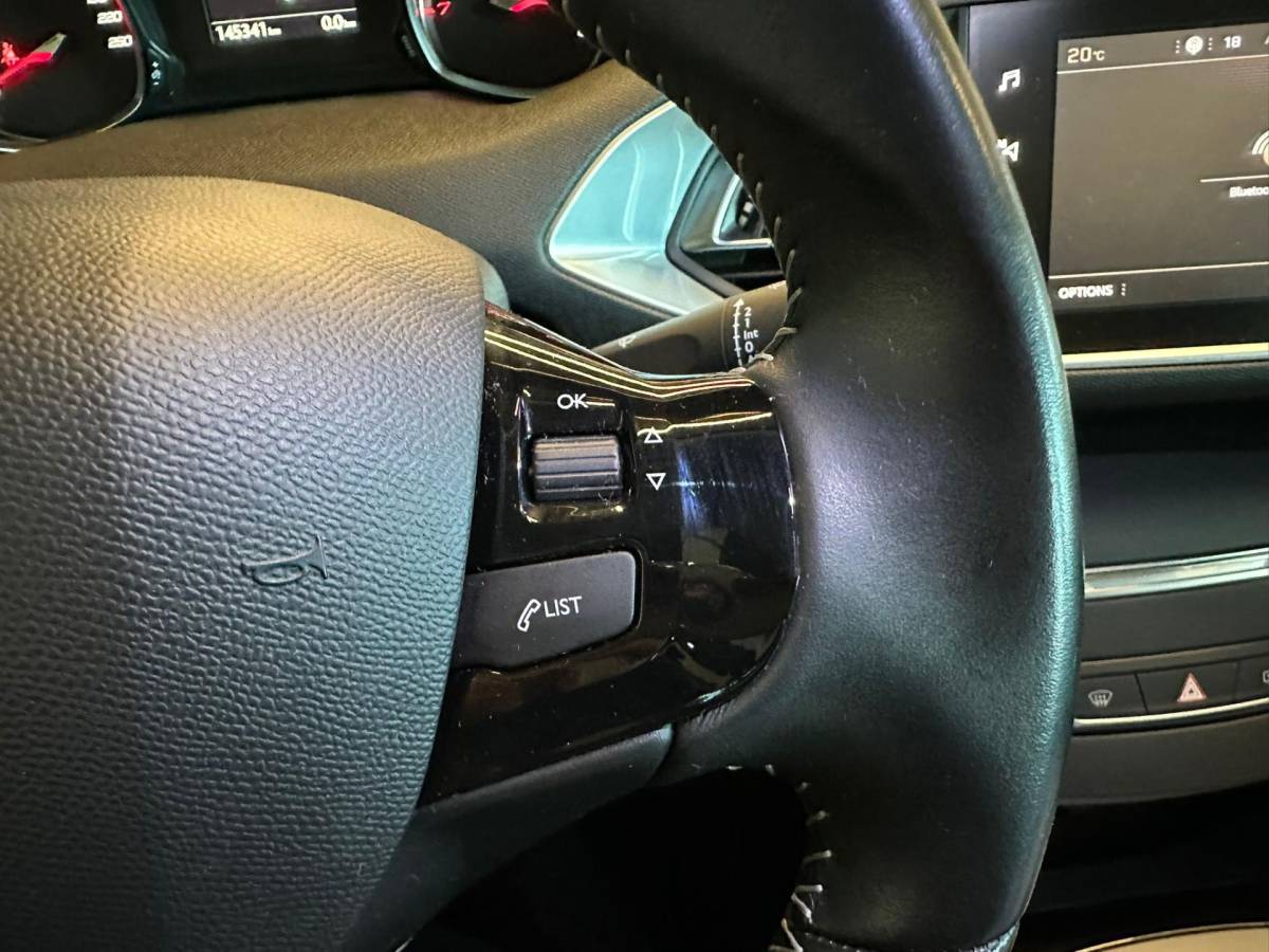 Peugeot 308 Peugeot 308 1.2 PureTech BLUE LEASE EXECUTIVE|CLIMA AIRCO|NAVIGATIE|APPLE CARPLAY+ANDROID|PANORAMADAK|LM-VELG|CRUISECONTROL|ISOFIX