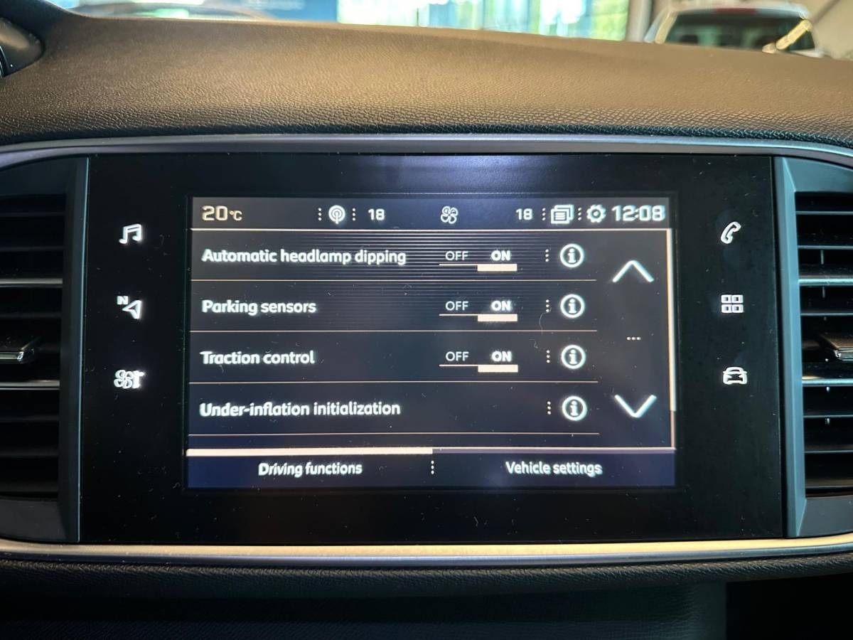 Peugeot 308 Peugeot 308 1.2 PureTech BLUE LEASE EXECUTIVE|CLIMA AIRCO|NAVIGATIE|APPLE CARPLAY+ANDROID|PANORAMADAK|LM-VELG|CRUISECONTROL|ISOFIX