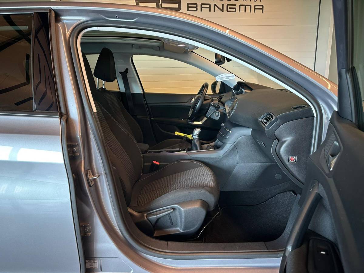 Peugeot 308 Peugeot 308 1.2 PureTech BLUE LEASE EXECUTIVE|CLIMA AIRCO|NAVIGATIE|APPLE CARPLAY+ANDROID|PANORAMADAK|LM-VELG|CRUISECONTROL|ISOFIX