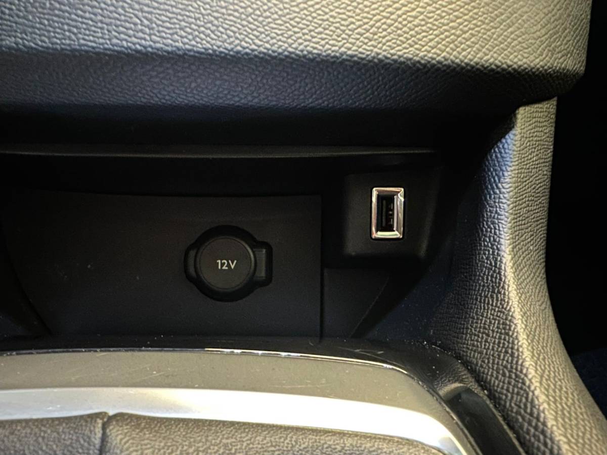 Peugeot 308 Peugeot 308 1.2 PureTech BLUE LEASE EXECUTIVE|CLIMA AIRCO|NAVIGATIE|APPLE CARPLAY+ANDROID|PANORAMADAK|LM-VELG|CRUISECONTROL|ISOFIX