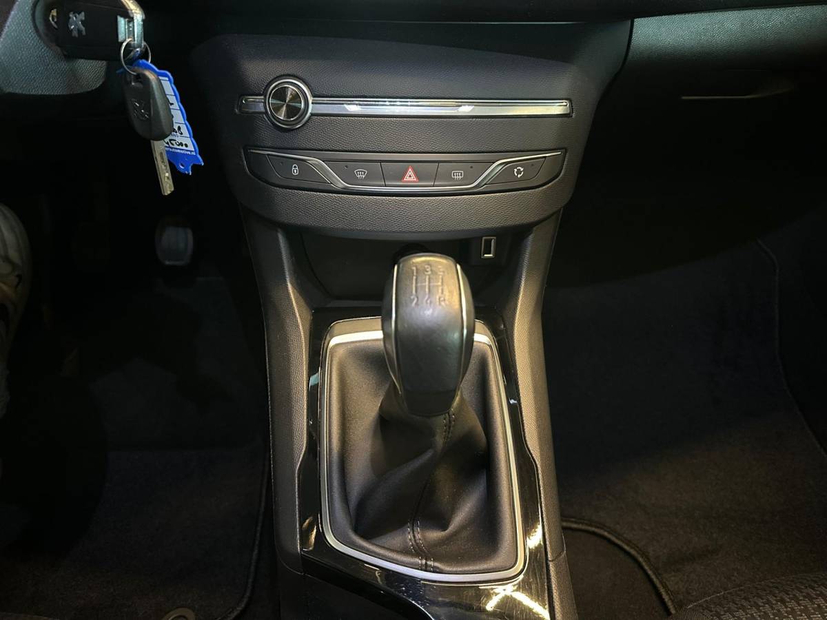 Peugeot 308 Peugeot 308 1.2 PureTech BLUE LEASE EXECUTIVE|CLIMA AIRCO|NAVIGATIE|APPLE CARPLAY+ANDROID|PANORAMADAK|LM-VELG|CRUISECONTROL|ISOFIX