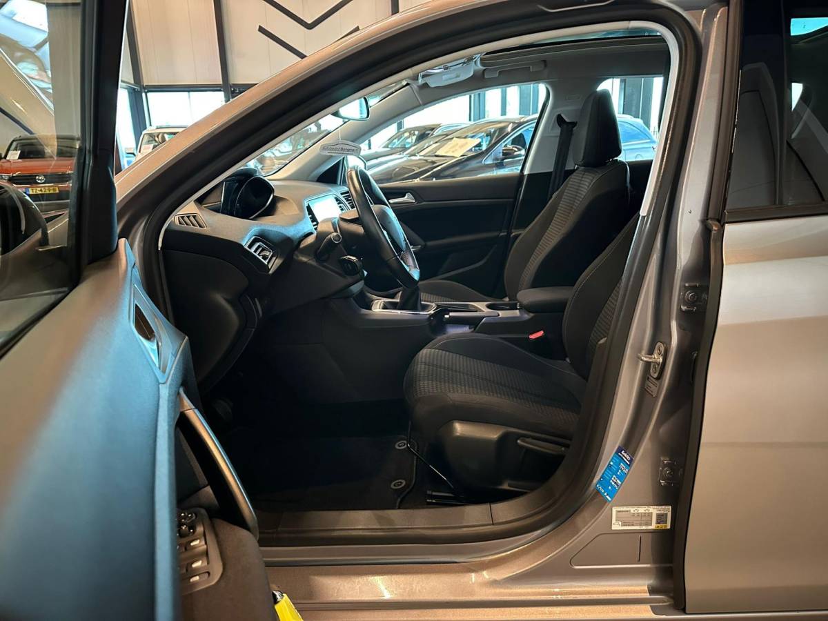 Peugeot 308 Peugeot 308 1.2 PureTech BLUE LEASE EXECUTIVE|CLIMA AIRCO|NAVIGATIE|APPLE CARPLAY+ANDROID|PANORAMADAK|LM-VELG|CRUISECONTROL|ISOFIX