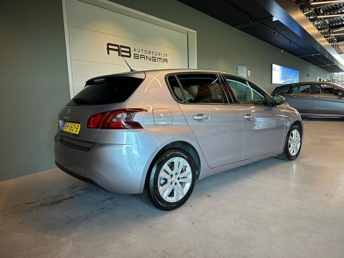 Peugeot 308 Peugeot 308 1.2 PureTech BLUE LEASE EXECUTIVE|CLIMA AIRCO|NAVIGATIE|APPLE CARPLAY+ANDROID|PANORAMADAK|LM-VELG|CRUISECONTROL|ISOFIX