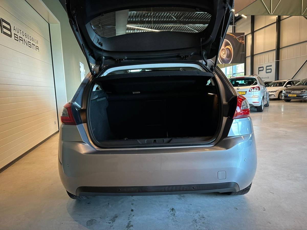 Peugeot 308 Peugeot 308 1.2 PureTech BLUE LEASE EXECUTIVE|CLIMA AIRCO|NAVIGATIE|APPLE CARPLAY+ANDROID|PANORAMADAK|LM-VELG|CRUISECONTROL|ISOFIX