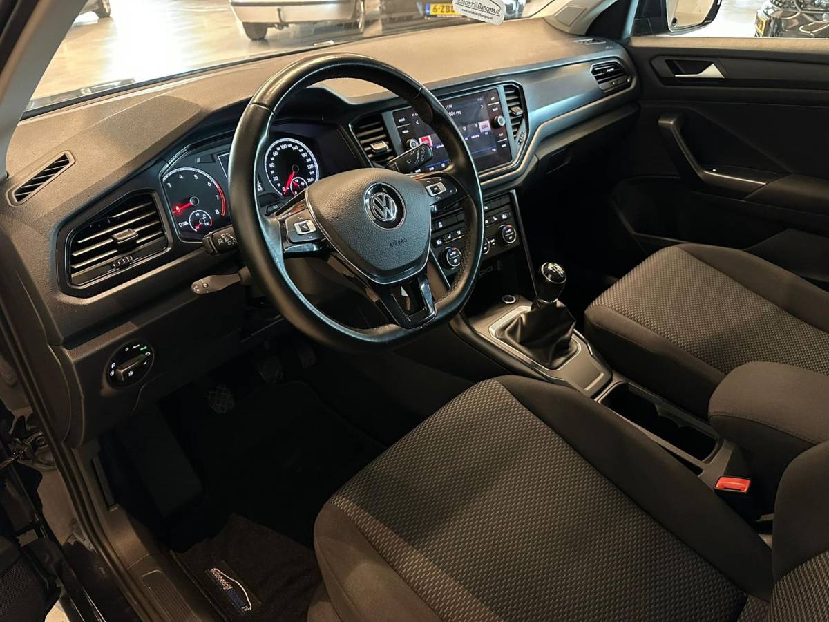 Volkswagen T-Roc Volkswagen T-Roc 1.0 TSI STYLE-uitv|CLIMA AIRCO|NAVIGATIE|CRUISE CONTROL|APPLE CARPLAY+ANDROID|ISOFIX|BLUETOOTH|LM-VELGEN|TREKHAAK