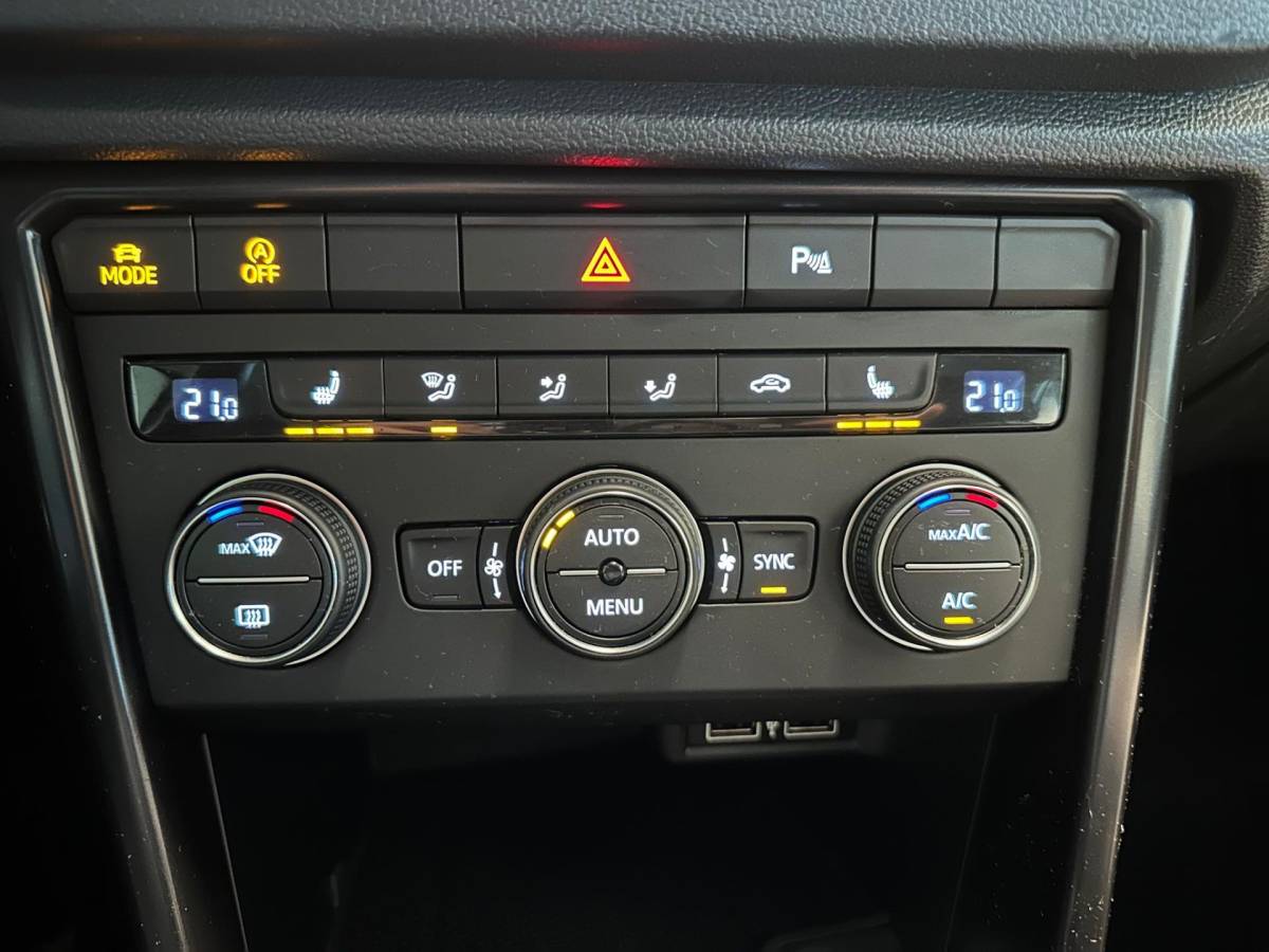 Volkswagen T-Roc Volkswagen T-Roc 1.0 TSI STYLE-uitv|CLIMA AIRCO|NAVIGATIE|CRUISE CONTROL|APPLE CARPLAY+ANDROID|ISOFIX|BLUETOOTH|LM-VELGEN|TREKHAAK