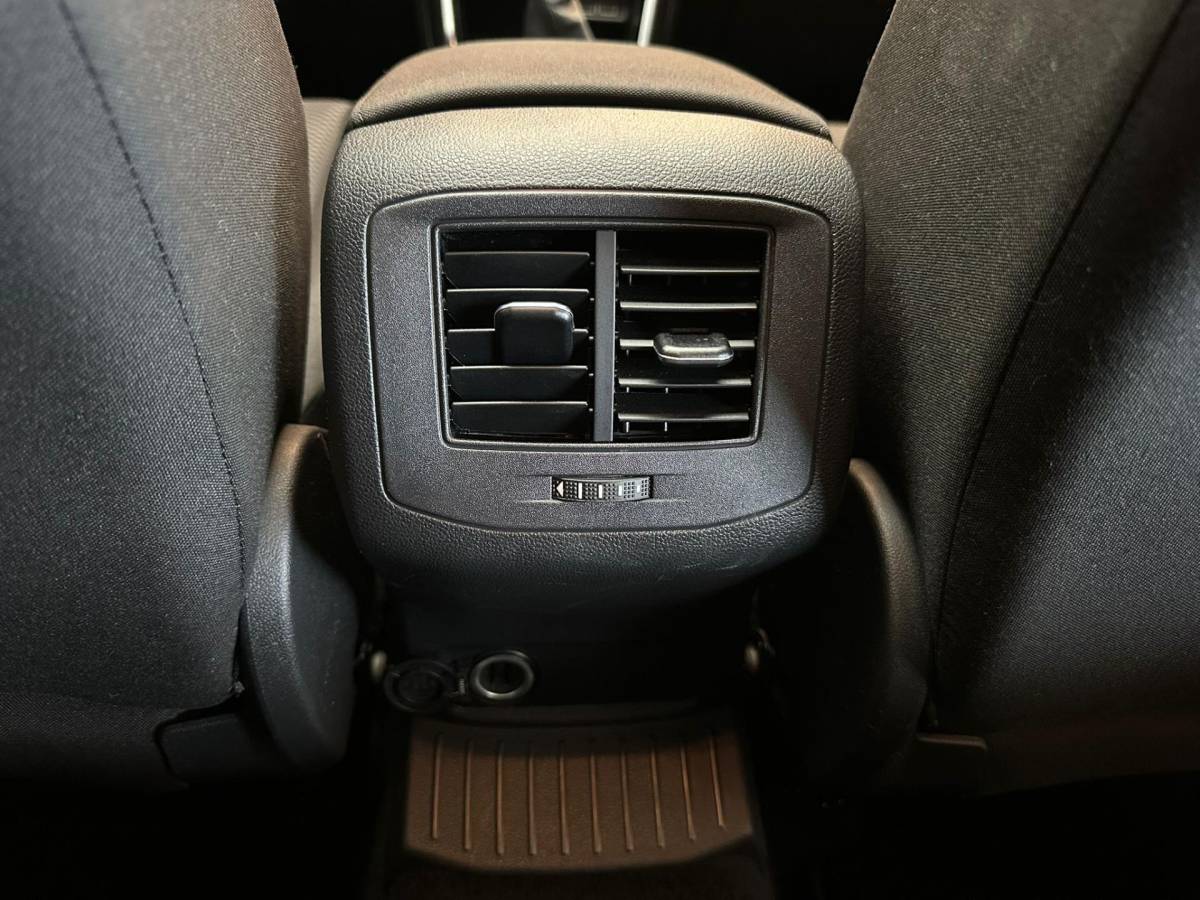 Volkswagen T-Roc Volkswagen T-Roc 1.0 TSI STYLE-uitv|CLIMA AIRCO|NAVIGATIE|CRUISE CONTROL|APPLE CARPLAY+ANDROID|ISOFIX|BLUETOOTH|LM-VELGEN|TREKHAAK