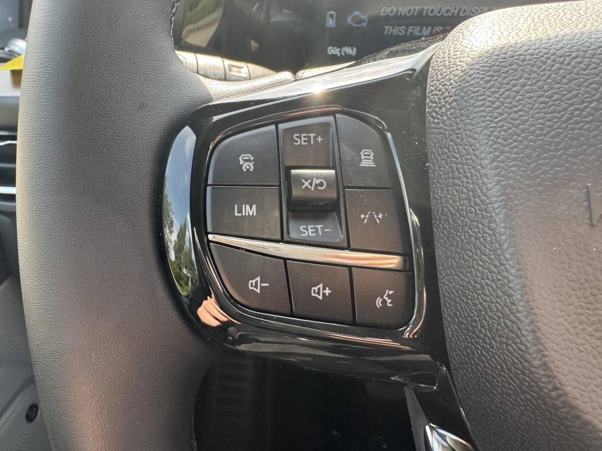 Ford Tourneo Custom Ford Tourneo Custom 340 2.5 PHEV L2H1 Titanium X 233pk | 16-weg elek. AGR-stoel | Handsfree elek. dubbele zijschuifdeuren | Panoramadak | 15 B&O speaker | Inklapbare trekhaak | Verwarmbaar stuurwiel | Verwarmbare en elek. verstelbare stoelen tweede zitrij | Draadloos opladen | Prijs ex. BTW incl. BPM |  Prijs Incl. BTW en BPM 70.400