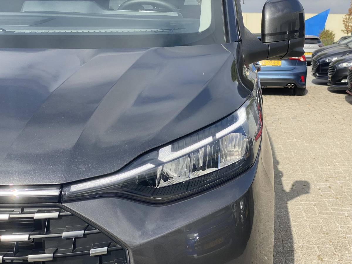 Ford Tourneo Custom Ford Tourneo Custom 340 2.5 PHEV L2H1 Titanium X 233pk | 16-weg elek. AGR-stoel | Handsfree elek. dubbele zijschuifdeuren | Panoramadak | 15 B&O speaker | Inklapbare trekhaak | Verwarmbaar stuurwiel | Verwarmbare en elek. verstelbare stoelen tweede zitrij | Draadloos opladen | Prijs ex. BTW incl. BPM |  Prijs Incl. BTW en BPM 70.400