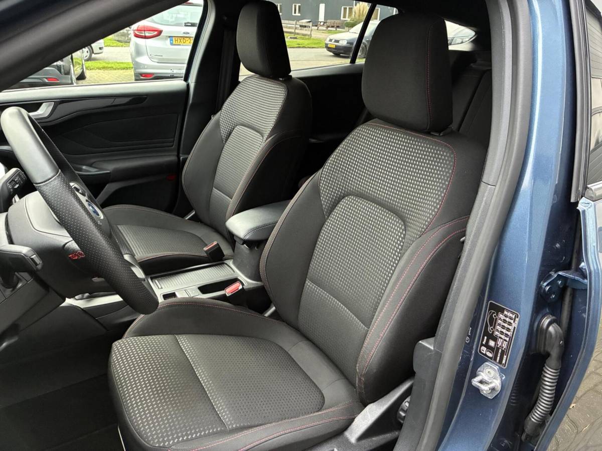 Ford Focus Ford Focus Wagon 1.0 EcoBoost Hybrid 125 PK ST-Line | NAVI | CARPLAY | WINTER PAKKET | 74000 KM!!!