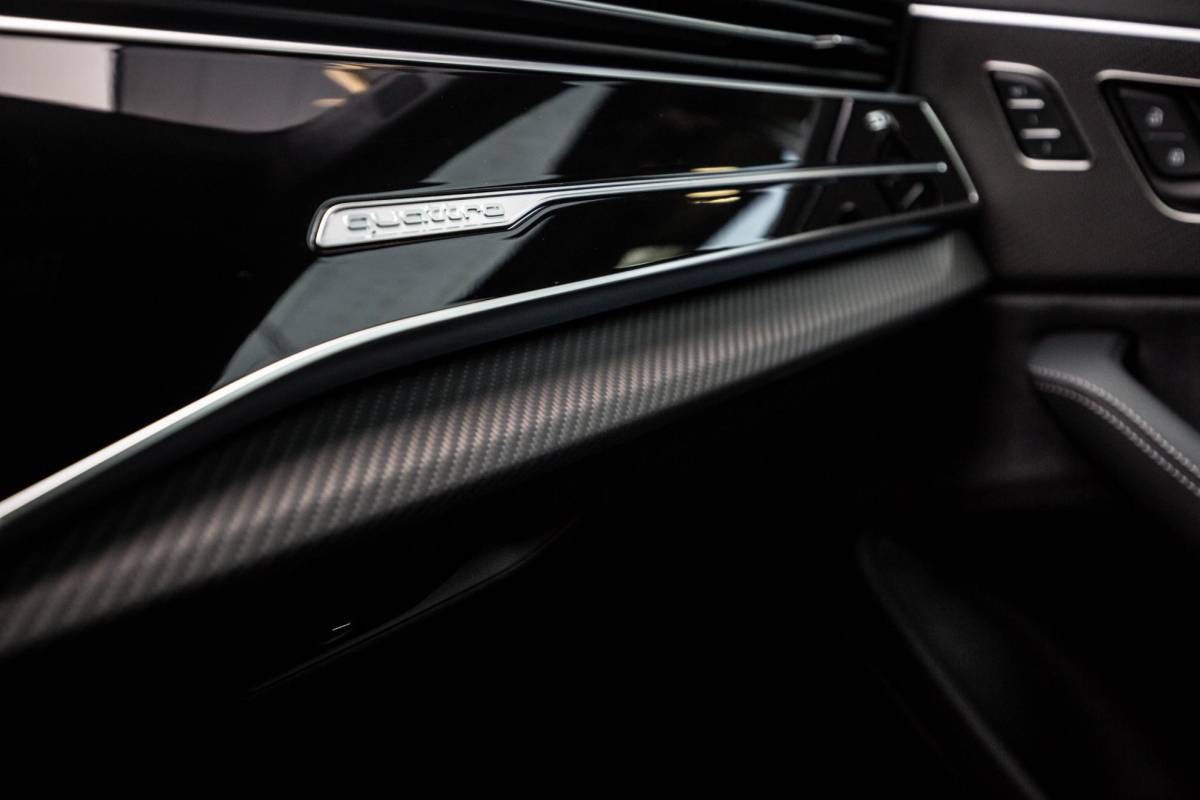 Audi Q8 Audi Q8 60 TFSI e Competition 490pk, Nardo, Full-options 2026