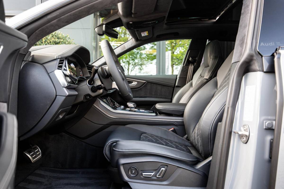 Audi Q8 Audi Q8 60 TFSI e Competition 490pk, Nardo, Full-options 2026