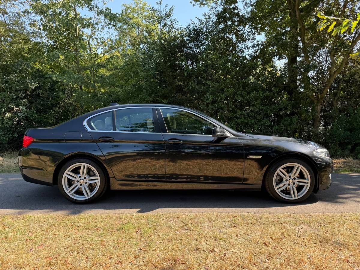 BMW 5 Serie BMW 5-serie 523i | Automaat + Cruise + Clima + Trekhaak Nu € 9.975,-!!!