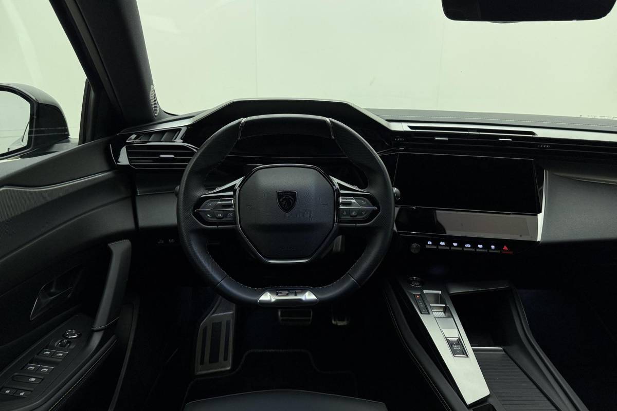 Peugeot 408 Peugeot 408 1.6 HYbrid GT 225pk EAT8 First Edition | Adaptive Cruise Control | Matrix LED | Stoelverwarming | Verwarmd stuurwiel | Handsfree achterklep | Keyless Entry & Start | AGR Bestuurdersstoel | Camera | 20” ‘Monolithe’ velgen | 1e Eigenaar