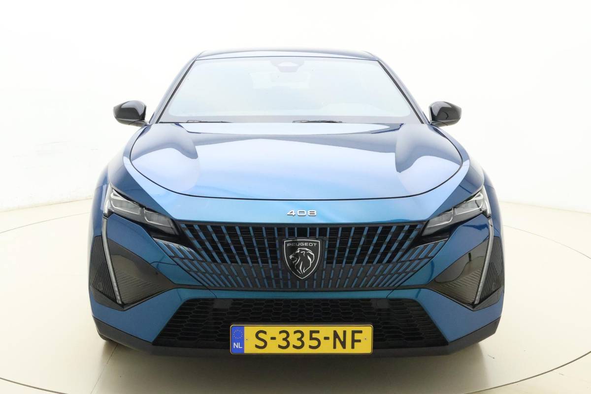 Peugeot 408 Peugeot 408 1.6 HYbrid GT 225pk EAT8 First Edition | Adaptive Cruise Control | Matrix LED | Stoelverwarming | Verwarmd stuurwiel | Handsfree achterklep | Keyless Entry & Start | AGR Bestuurdersstoel | Camera | 20” ‘Monolithe’ velgen | 1e Eigenaar
