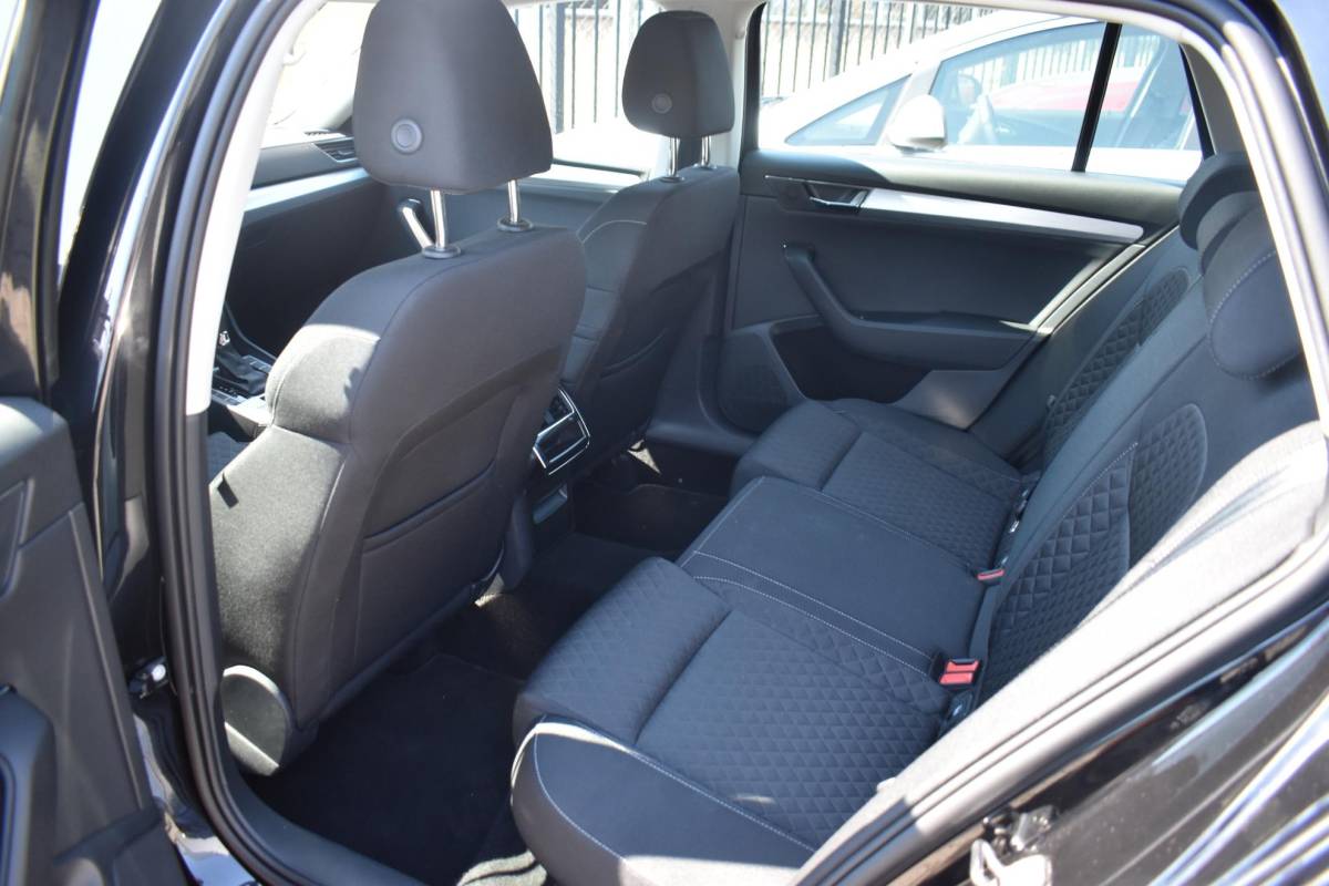 Škoda Superb Skoda Superb Combi 1.5 TSI 150PK ECC LMV NAVI CRUISE