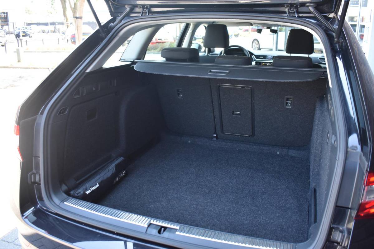 Škoda Superb Skoda Superb Combi 1.5 TSI 150PK ECC LMV NAVI CRUISE
