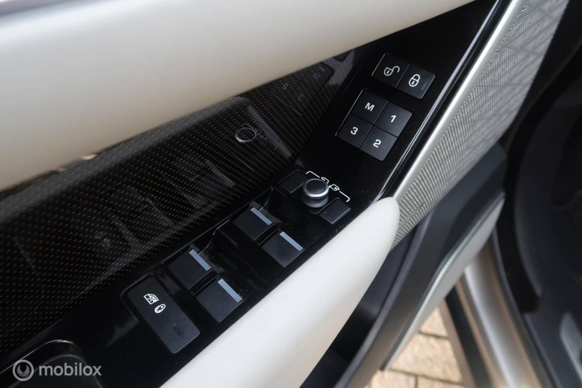 Land Rover Range Rover Velar Land Rover Range Rover Velar 3.0 V6 AWD R-Dynamic HSE