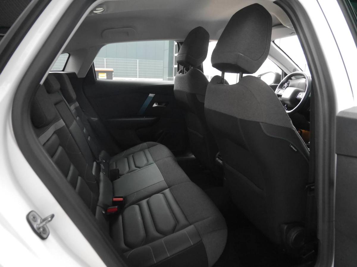 Citroën ë-C4 Citroen Ë-C4 Shine 50 kWh | Keyless entry en start | SOH 89.9% | 18 inch lichtmetalen velgen | Achteruitrijcamera | Adaptive cruise control | Head up display | Climate control | Extra getint glas