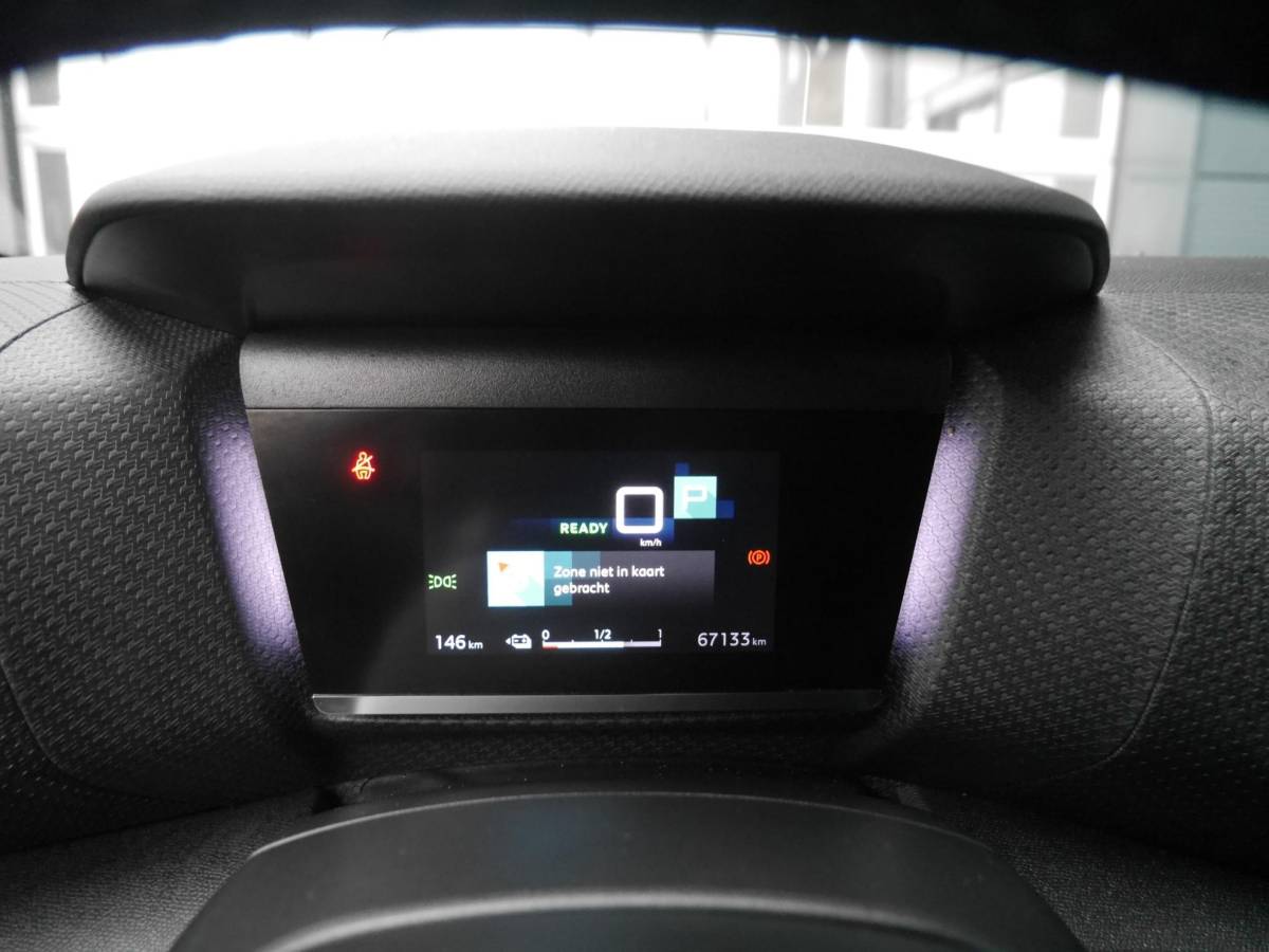 Citroën ë-C4 Citroen Ë-C4 Shine 50 kWh | Keyless entry en start | SOH 89.9% | 18 inch lichtmetalen velgen | Achteruitrijcamera | Adaptive cruise control | Head up display | Climate control | Extra getint glas