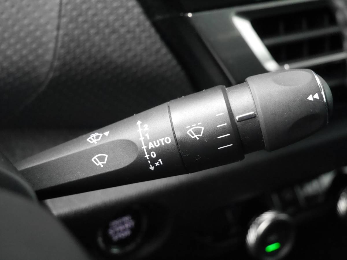 Citroën ë-C4 Citroen Ë-C4 Shine 50 kWh | Keyless entry en start | SOH 89.9% | 18 inch lichtmetalen velgen | Achteruitrijcamera | Adaptive cruise control | Head up display | Climate control | Extra getint glas