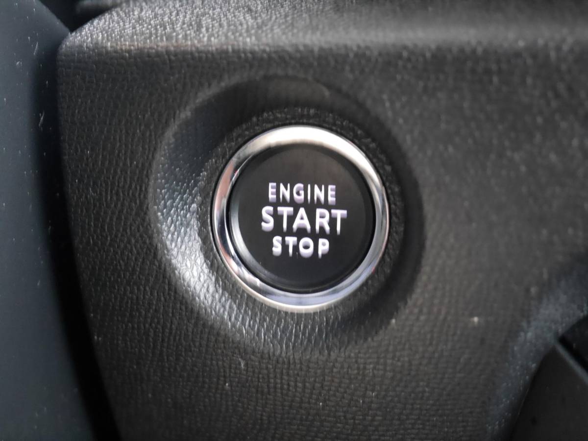 Citroën ë-C4 Citroen Ë-C4 Shine 50 kWh | Keyless entry en start | SOH 89.9% | 18 inch lichtmetalen velgen | Achteruitrijcamera | Adaptive cruise control | Head up display | Climate control | Extra getint glas