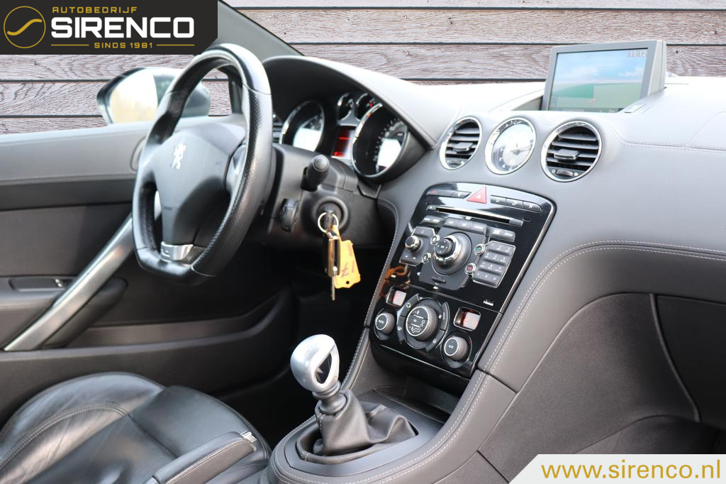 Peugeot RCZ Peugeot RCZ 1.6 200 pk Asphalt | lederen dash + stoelen met memory en stoelverwarming | bluetooth | climate & cruise control | navigatie
