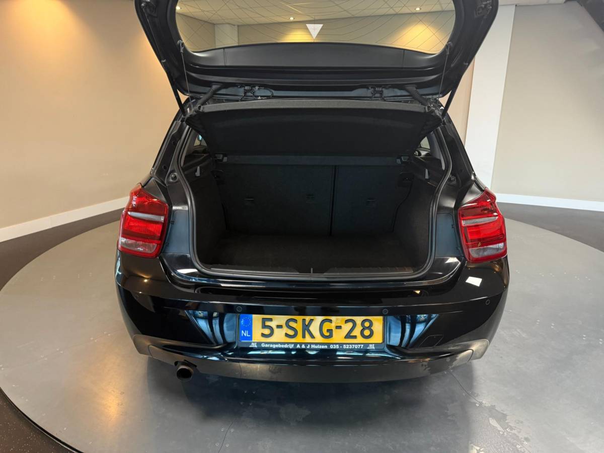 BMW 1 Serie BMW 1-serie 114i EDE Upgrade Edition *Carplay* All-seasons|Leer|Cruise
