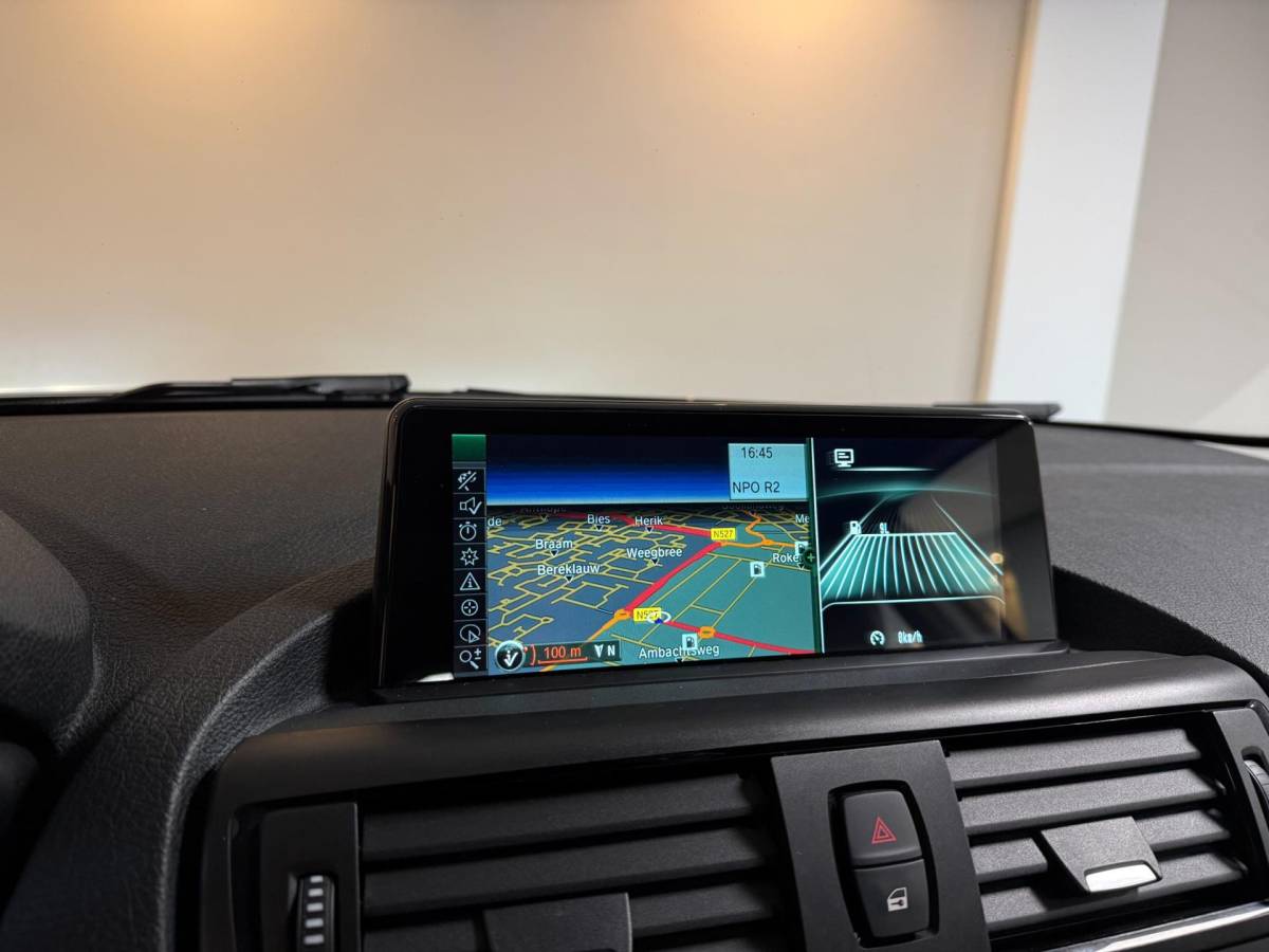 BMW 1 Serie BMW 1-serie 114i EDE Upgrade Edition *Carplay* All-seasons|Leer|Cruise