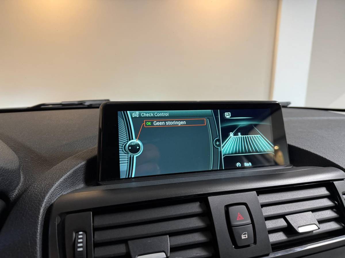 BMW 1 Serie BMW 1-serie 114i EDE Upgrade Edition *Carplay* All-seasons|Leer|Cruise