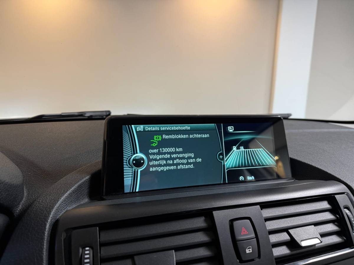 BMW 1 Serie BMW 1-serie 114i EDE Upgrade Edition *Carplay* All-seasons|Leer|Cruise