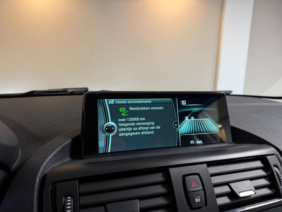 BMW 1 Serie BMW 1-serie 114i EDE Upgrade Edition *Carplay* All-seasons|Leer|Cruise