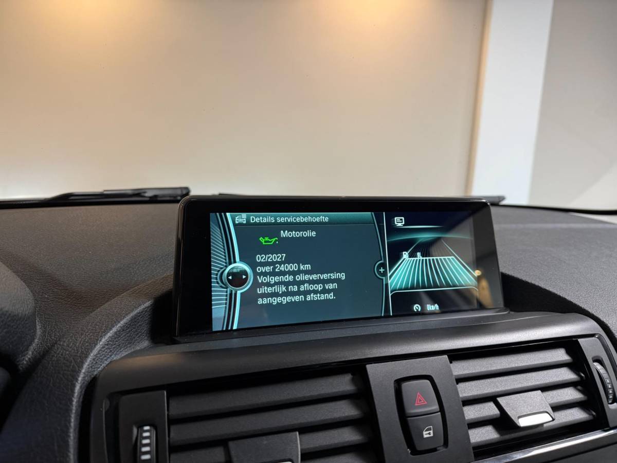 BMW 1 Serie BMW 1-serie 114i EDE Upgrade Edition *Carplay* All-seasons|Leer|Cruise