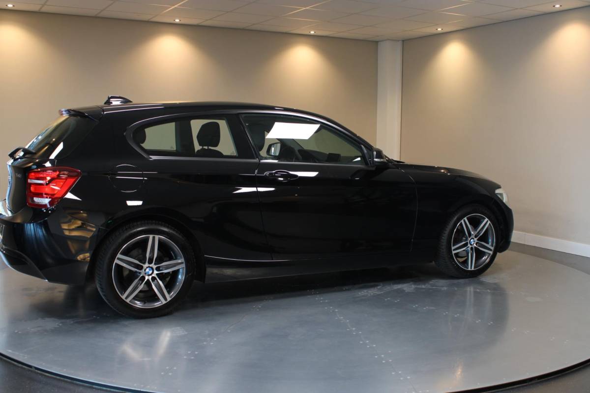 BMW 1 Serie BMW 1-serie 114i EDE Upgrade Edition *Carplay* All-seasons|Leer|Cruise