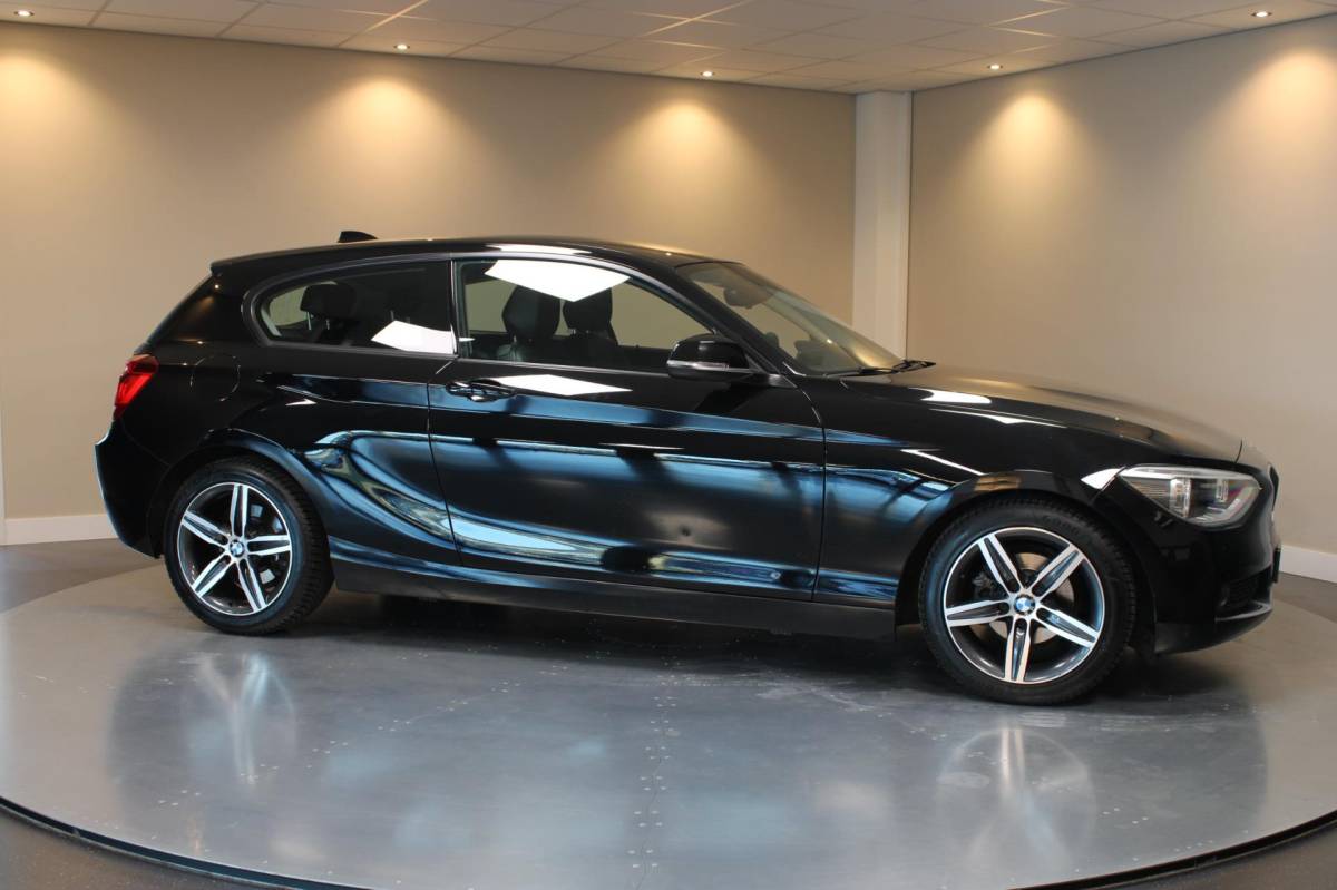 BMW 1 Serie BMW 1-serie 114i EDE Upgrade Edition *Carplay* All-seasons|Leer|Cruise