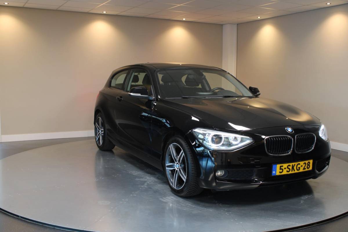 BMW 1 Serie BMW 1-serie 114i EDE Upgrade Edition *Carplay* All-seasons|Leer|Cruise