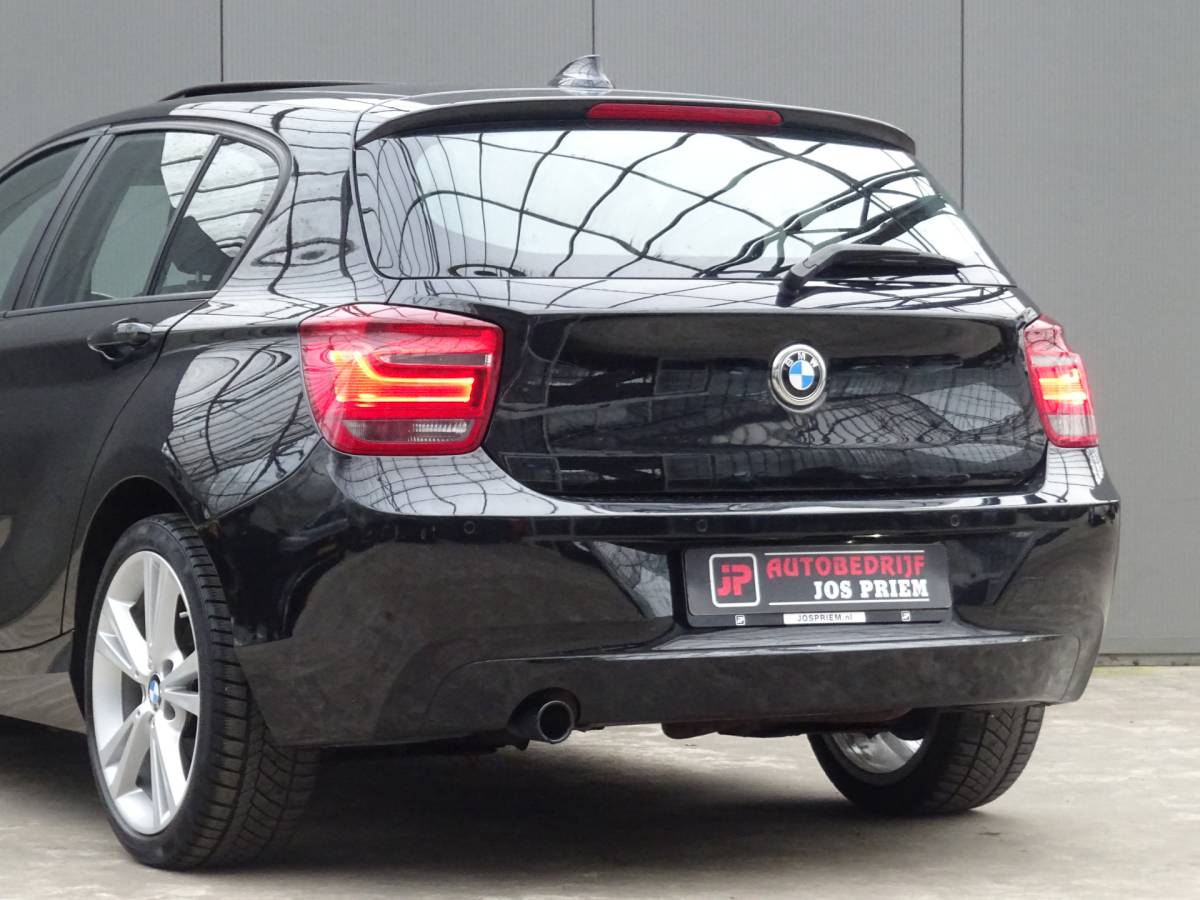 BMW 1 Serie BMW 1-serie 116i Limited Edition * OPEN DAK * PDC * GR NAVIGATIE !!
