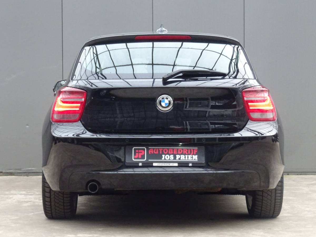 BMW 1 Serie BMW 1-serie 116i Limited Edition * OPEN DAK * PDC * GR NAVIGATIE !!