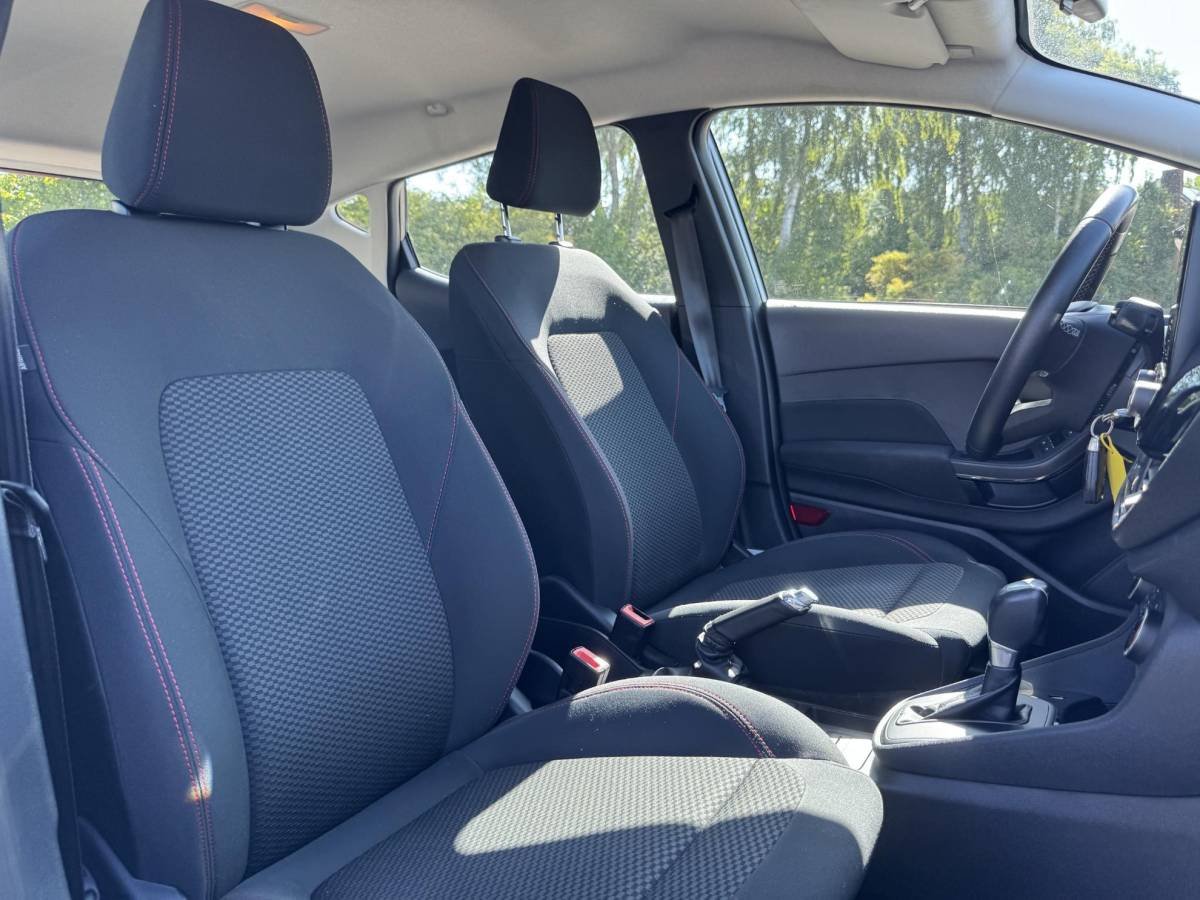 Ford Fiesta Ford Fiesta 1.0 EcoBoost ST-Line 100pk Automaat | Cruise control | Apple Carplay / Android Auto | Parkeersensoren achter | 17 inch lichtmetaal