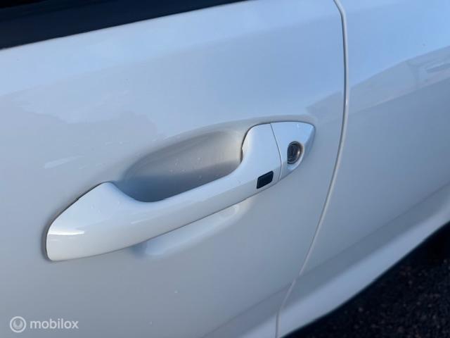 Kia Stonic Kia Stonic 1.0 T-GDI DynamicPlusLine Trekhaak afneembaar , 16 inch velgen & banden , Navigatie , Bluetooth  Priveglas , Electr. inklapbare spiegels , Parkeerhulp achter , Two Tone – Wit/Zwart dak