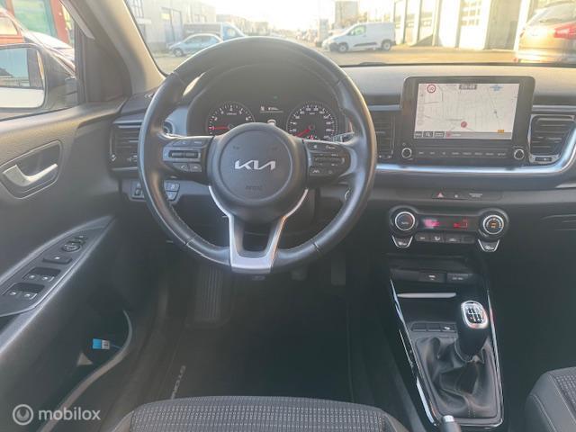 Kia Stonic Kia Stonic 1.0 T-GDI DynamicPlusLine Trekhaak afneembaar , 16 inch velgen & banden , Navigatie , Bluetooth  Priveglas , Electr. inklapbare spiegels , Parkeerhulp achter , Two Tone – Wit/Zwart dak