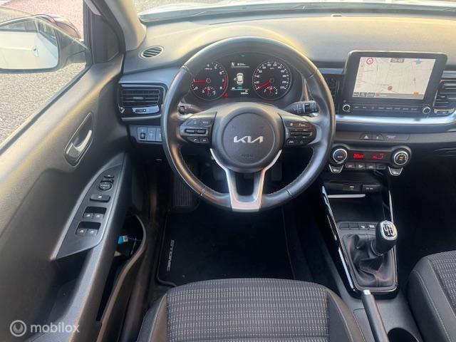 Kia Stonic Kia Stonic 1.0 T-GDI DynamicPlusLine Trekhaak afneembaar , 16 inch velgen & banden , Navigatie , Bluetooth  Priveglas , Electr. inklapbare spiegels , Parkeerhulp achter , Two Tone – Wit/Zwart dak