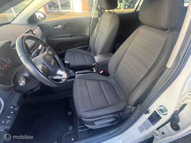 Kia Stonic Kia Stonic 1.0 T-GDI DynamicPlusLine Trekhaak afneembaar , 16 inch velgen & banden , Navigatie , Bluetooth  Priveglas , Electr. inklapbare spiegels , Parkeerhulp achter , Two Tone – Wit/Zwart dak