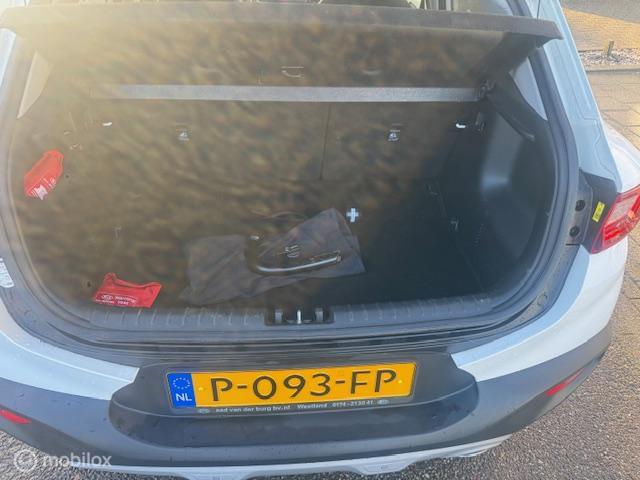 Kia Stonic Kia Stonic 1.0 T-GDI DynamicPlusLine Trekhaak afneembaar , 16 inch velgen & banden , Navigatie , Bluetooth  Priveglas , Electr. inklapbare spiegels , Parkeerhulp achter , Two Tone – Wit/Zwart dak